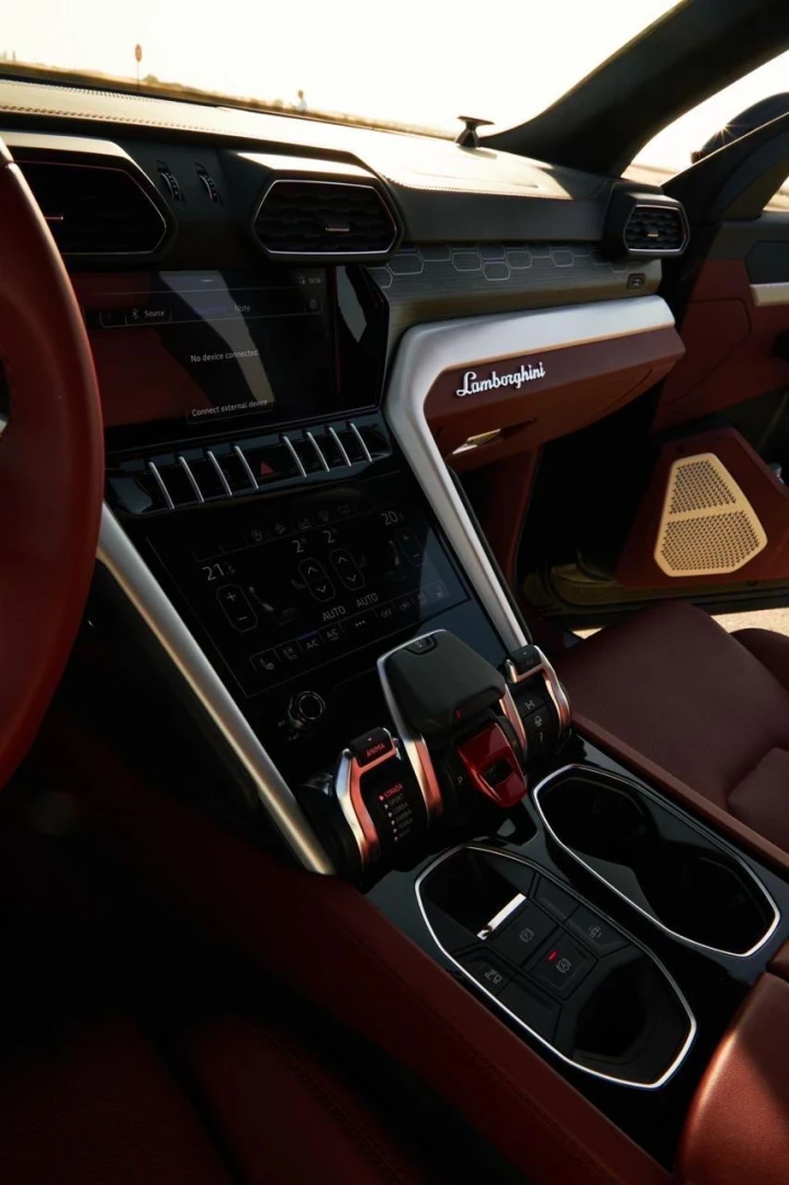 Lamborghini Urus 2022 - Luxury Car thumbnail NaN